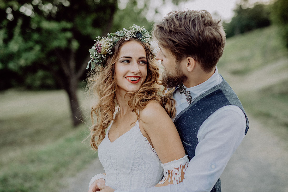 Tijdens de persoonlijke loveshoot kun je samen onderdompelen in het bruiloft gevoel